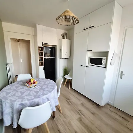 Sur Port - 78m2 Balcon Appartamento